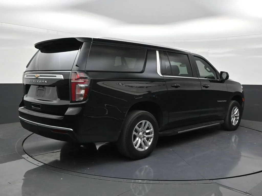 2024 Chevrolet Suburban LS photo 5