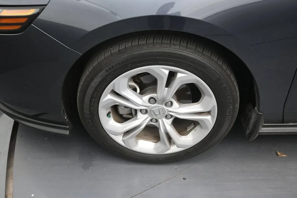 2025 Honda Accord Sedan LX photo 9