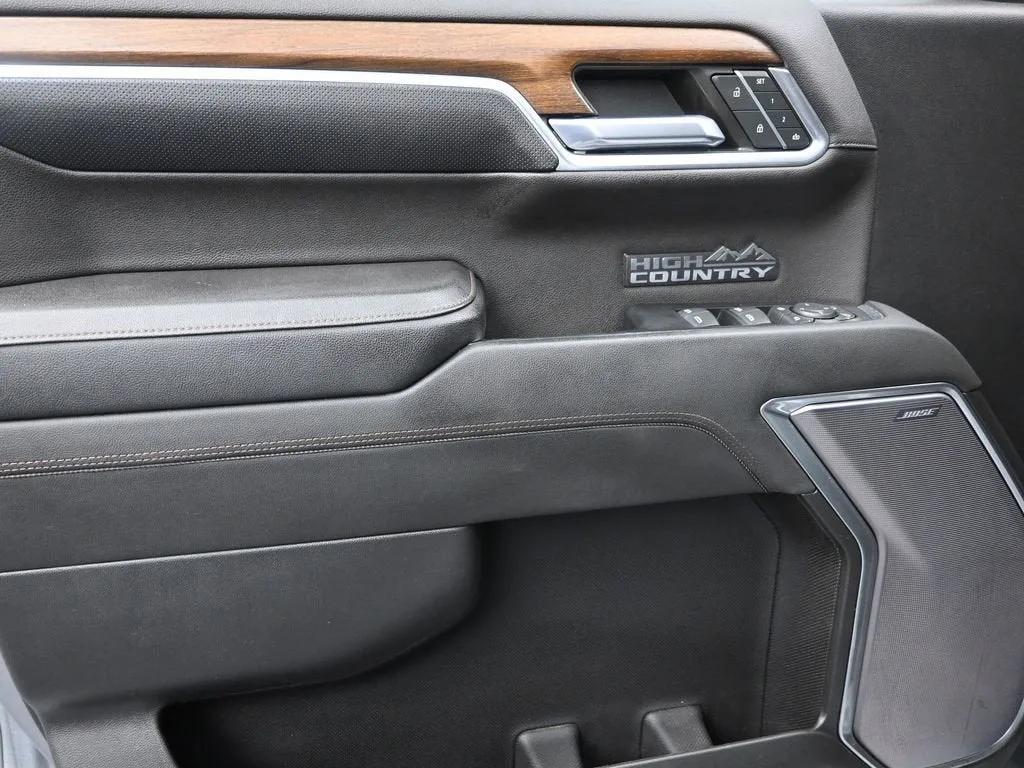 2023 Chevrolet Silverado 1500 High Country photo 12