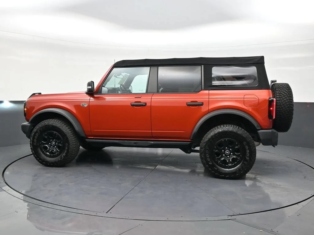 2022 Ford Bronco Wildtrak photo 2