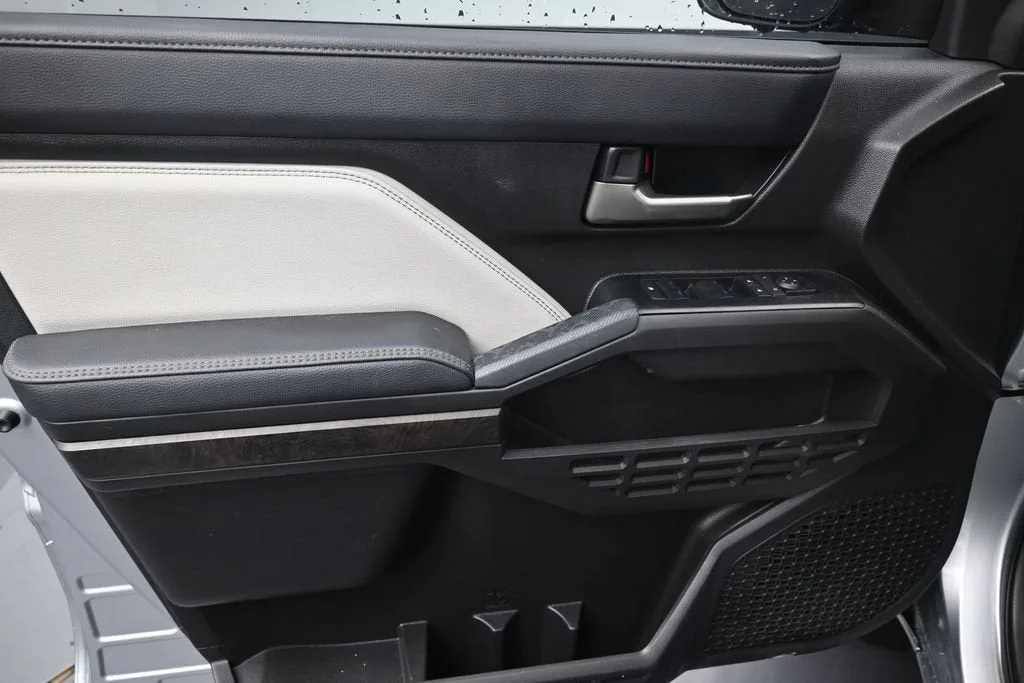 2025 Toyota Tacoma Hybrid Limited photo 11