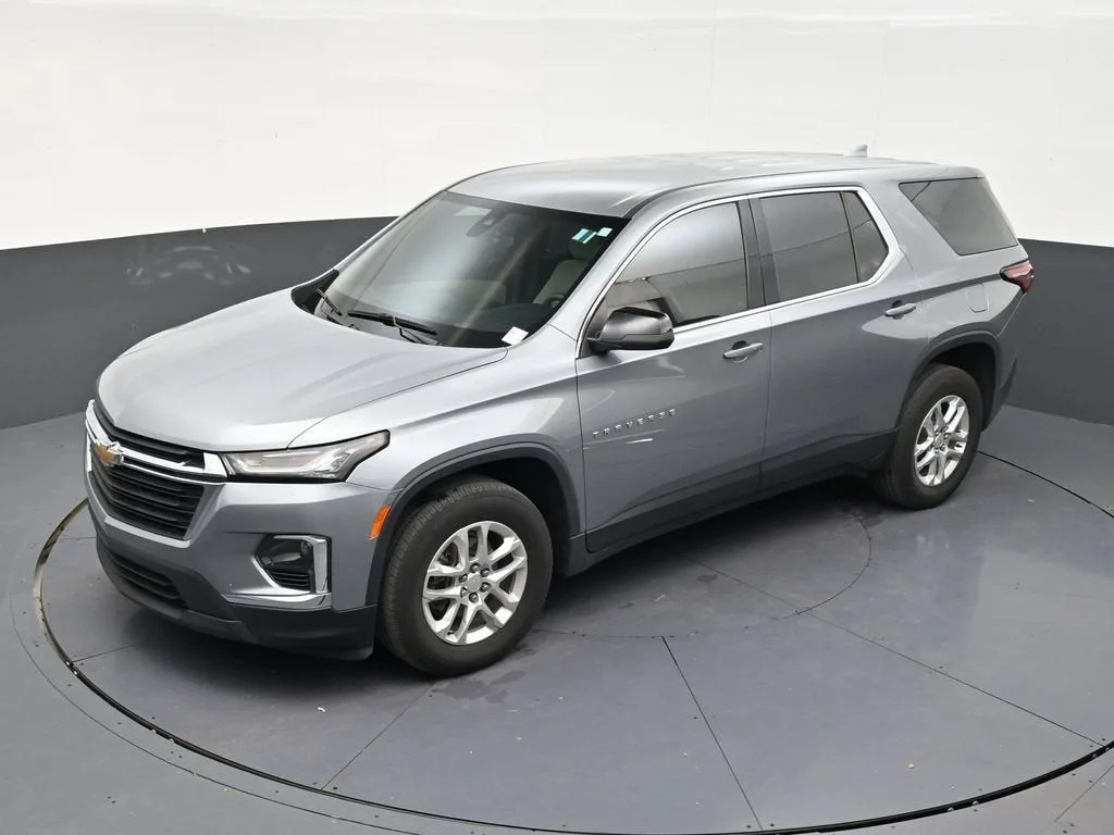 2023 Chevrolet Traverse LS photo 12