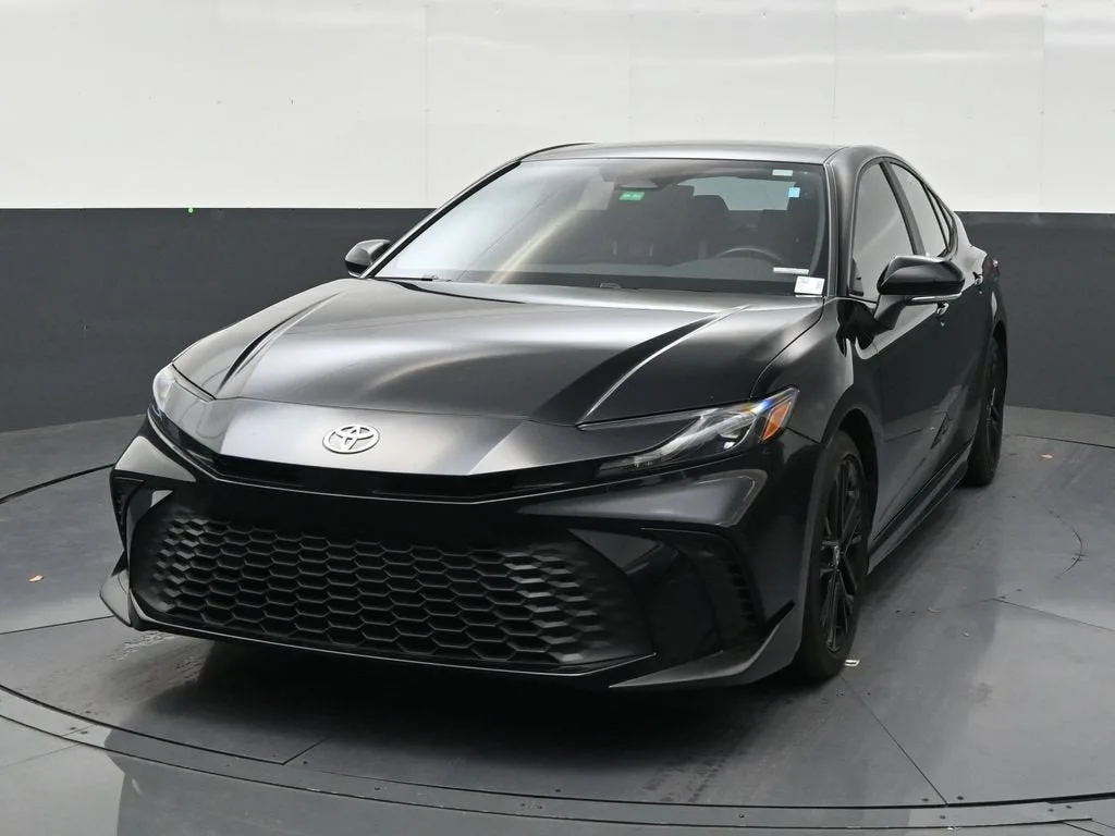 2025 Toyota Camry SE photo 8