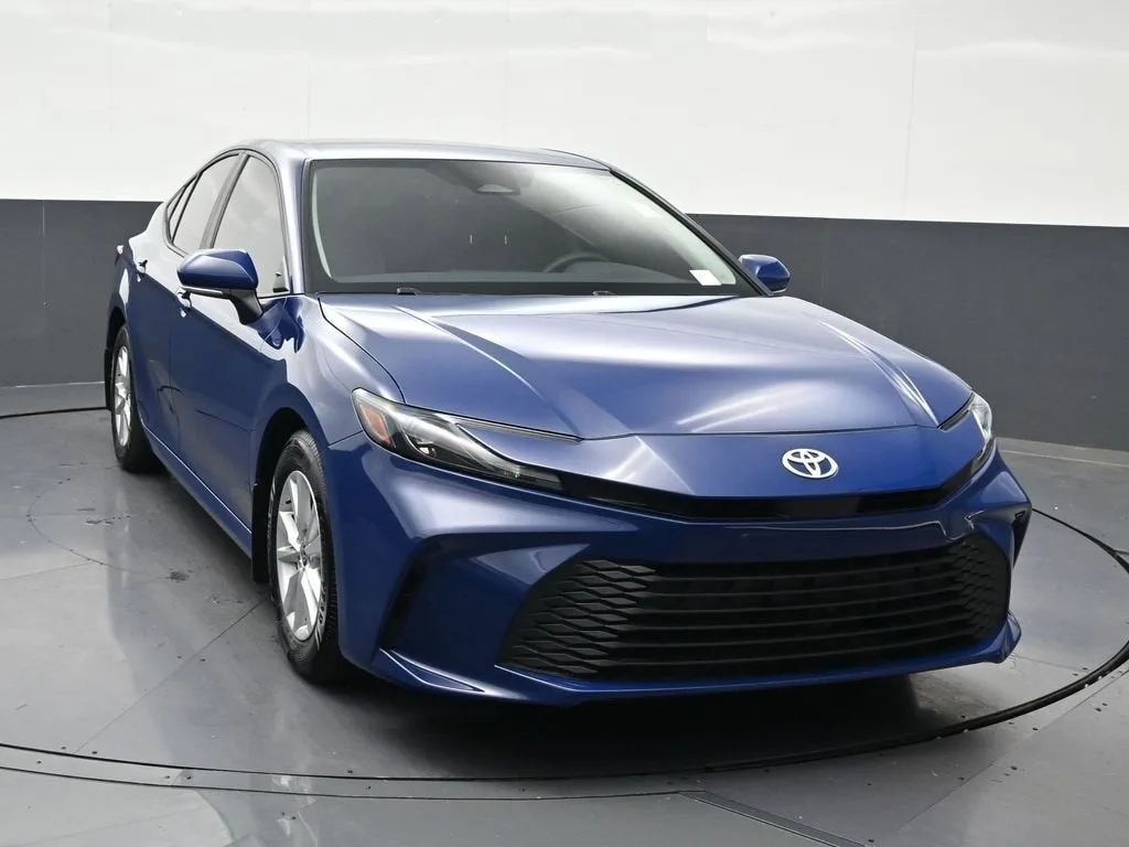 2025 Toyota Camry LE photo 8