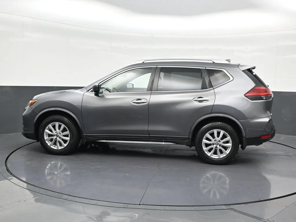 2020 Nissan Rogue S FWD photo 2