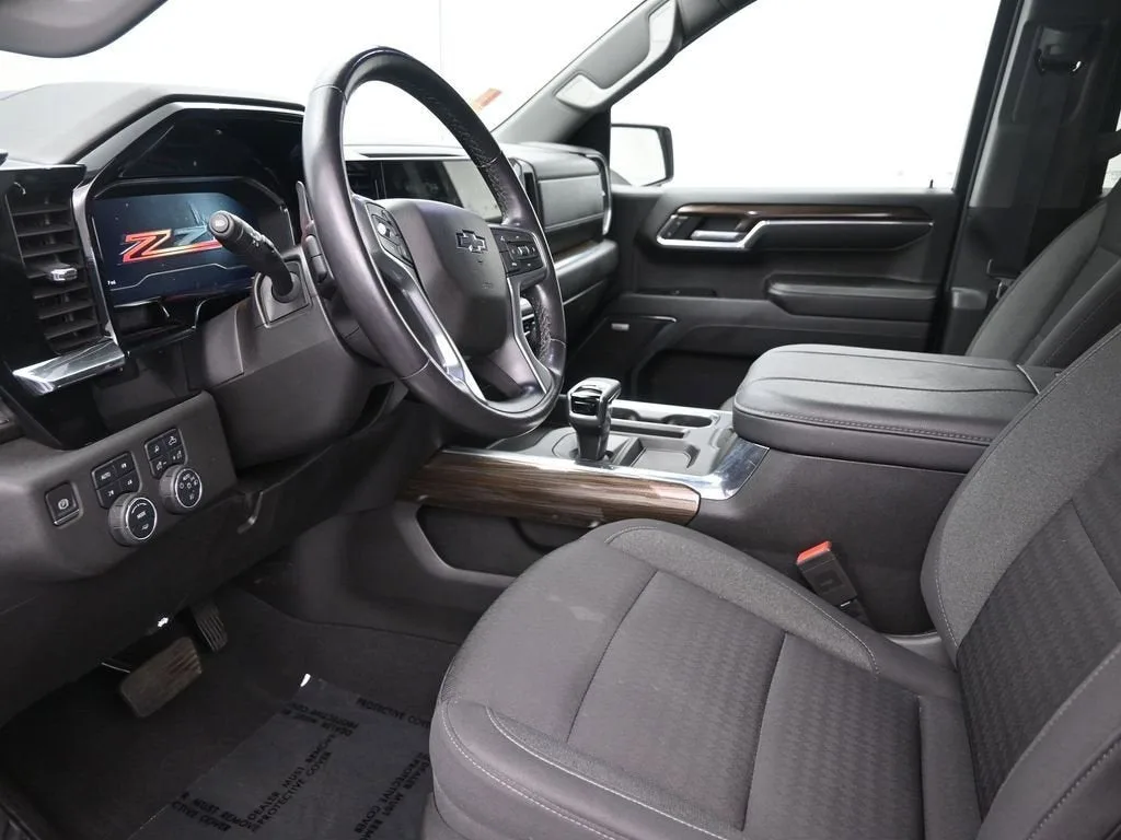2023 Chevrolet Silverado 1500 RST photo 12