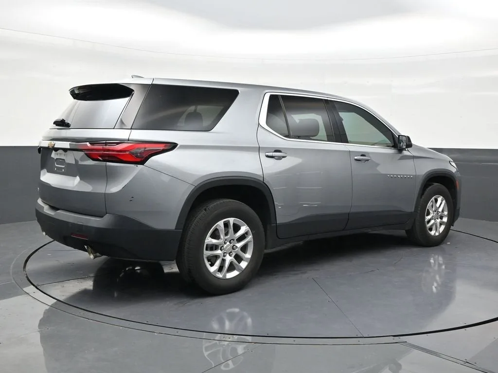 2023 Chevrolet Traverse LS photo 5