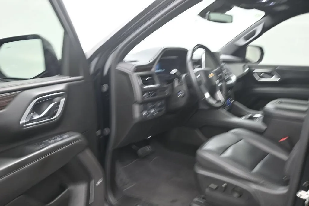 2024 Chevrolet Suburban LT photo 10