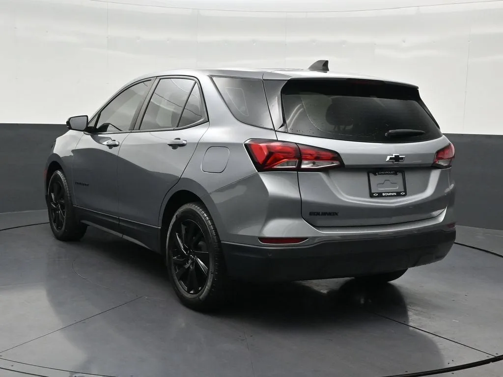 2024 Chevrolet Equinox LS photo 3