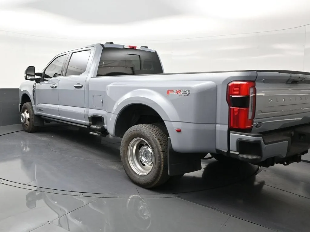 2024 Ford F-350 Platinum photo 3