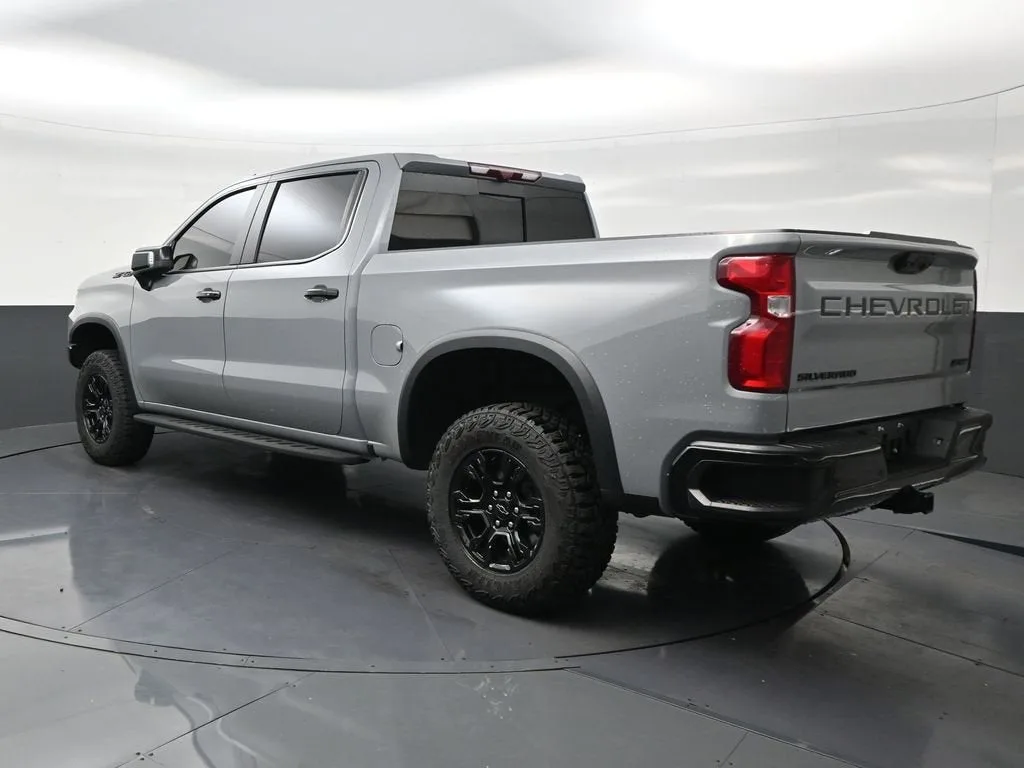 2025 Chevrolet Silverado 1500 ZR2 photo 3