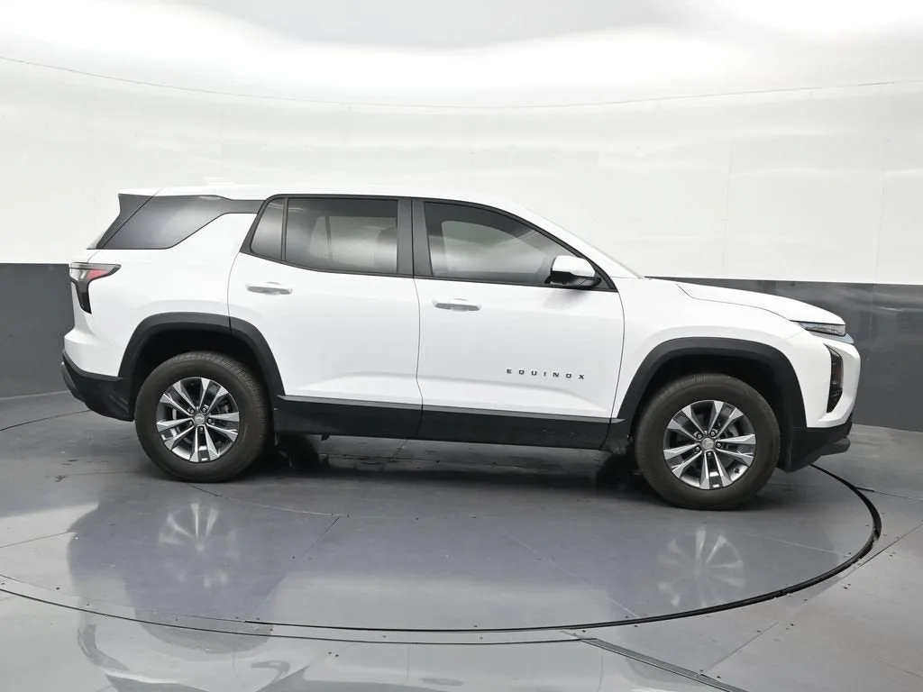 2025 Chevrolet Equinox LT photo 7