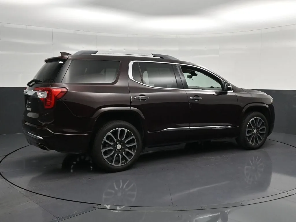2020 GMC Acadia Denali photo 3