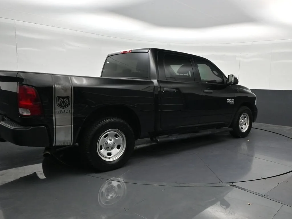 2021 RAM 1500 Classic Tradesman Crew Cab 4x2 5'7" Box photo 5