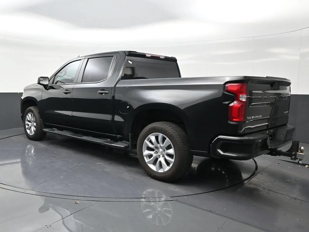 2021 Chevrolet Silverado 1500 Custom photo 3