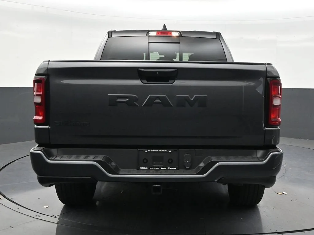 2025 RAM 1500 Big Horn Crew Cab 4x2 5'7" Box photo 4