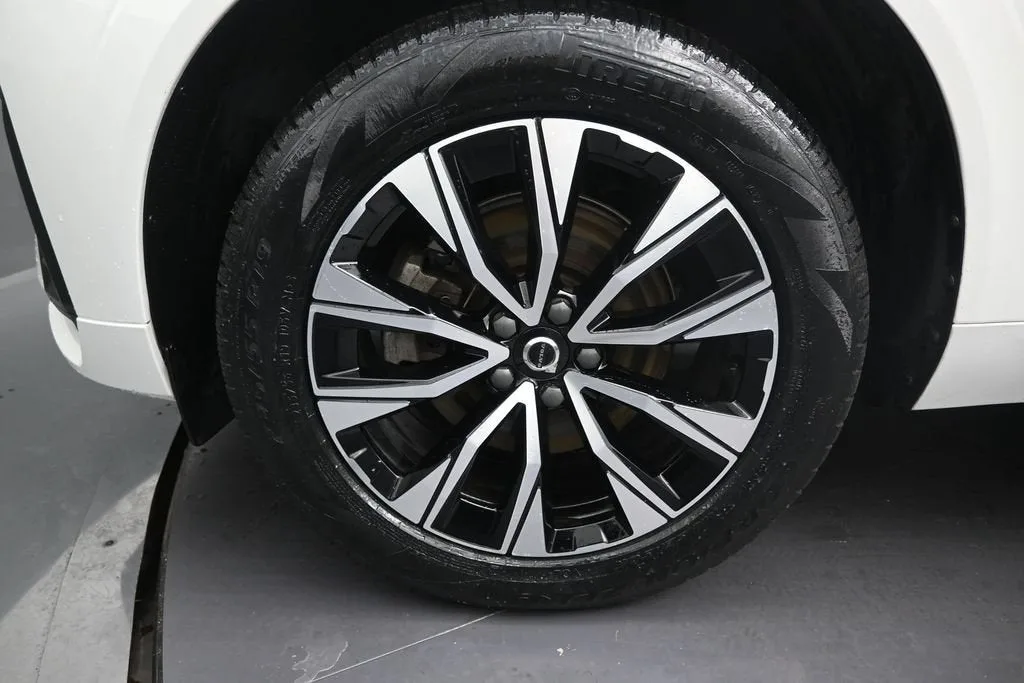 2024 Volvo XC60 B5 Core Dark Theme photo 10