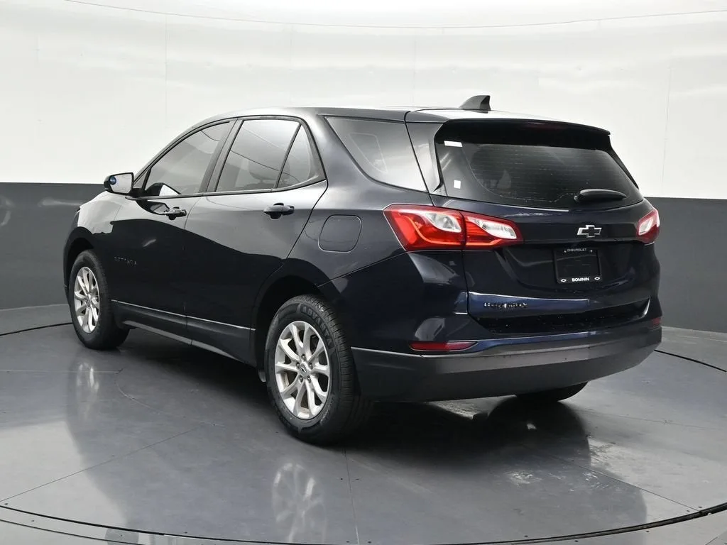 2020 Chevrolet Equinox LS photo 3