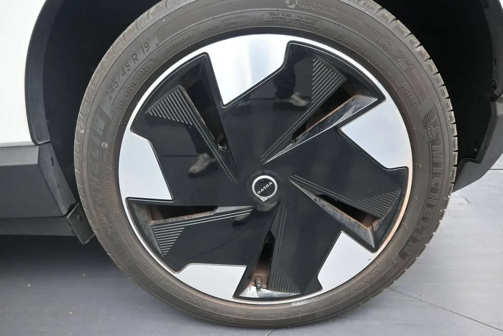 2025 Volvo EX30 Plus Twin Motor Performance, Fully electric photo 9