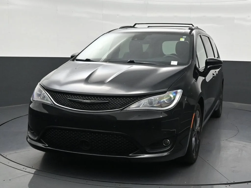 2019 Chrysler Pacifica Limited photo 9