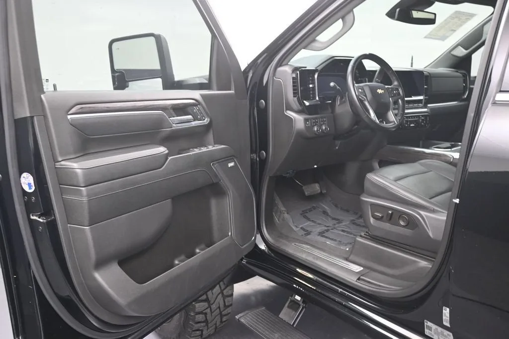 2024 Chevrolet Silverado 2500 HD LTZ photo 10