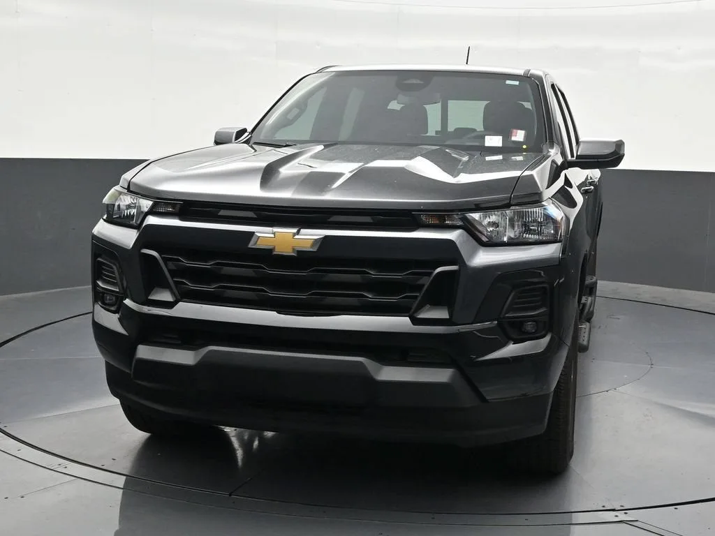 2024 Chevrolet Colorado LT photo 9