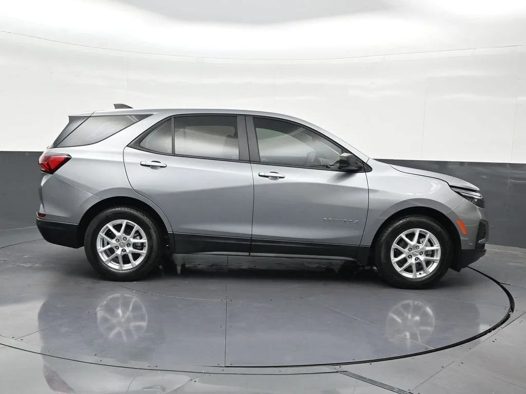 2024 Chevrolet Equinox LS photo 7