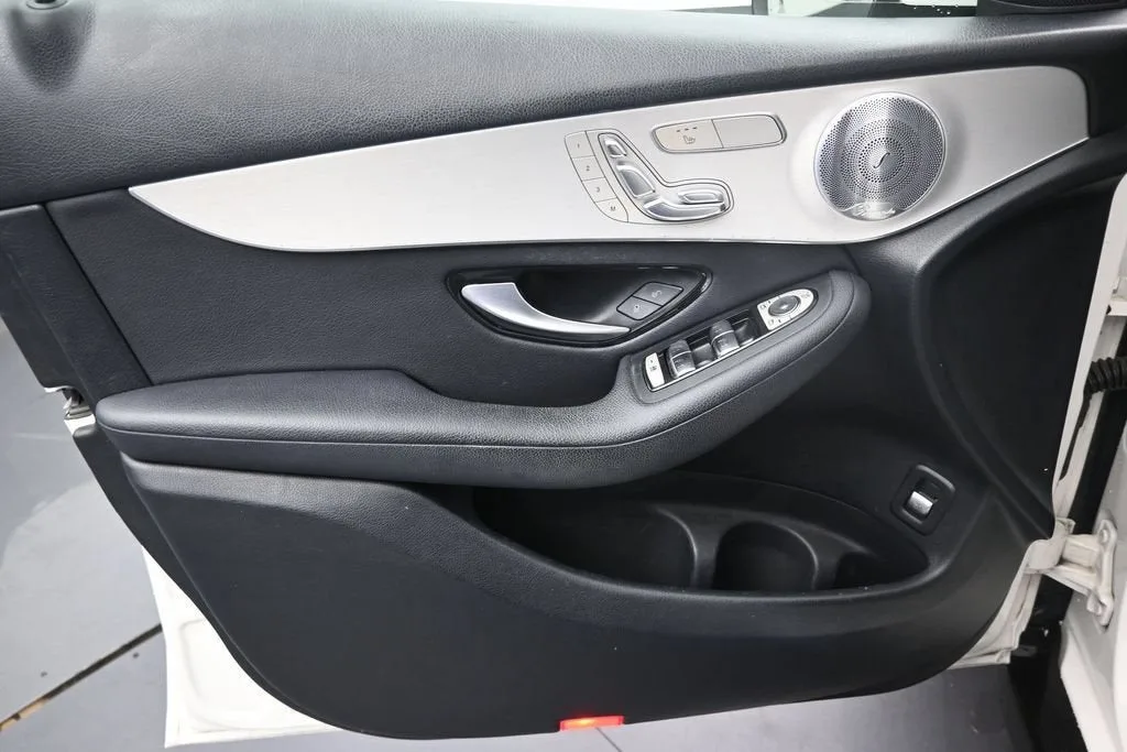 2021 Mercedes-Benz GLC 300 SUV photo 10