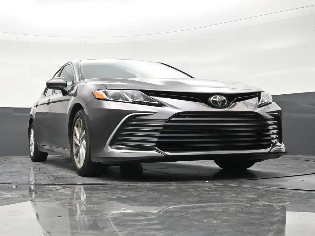 2022 Toyota Camry LE photo 26