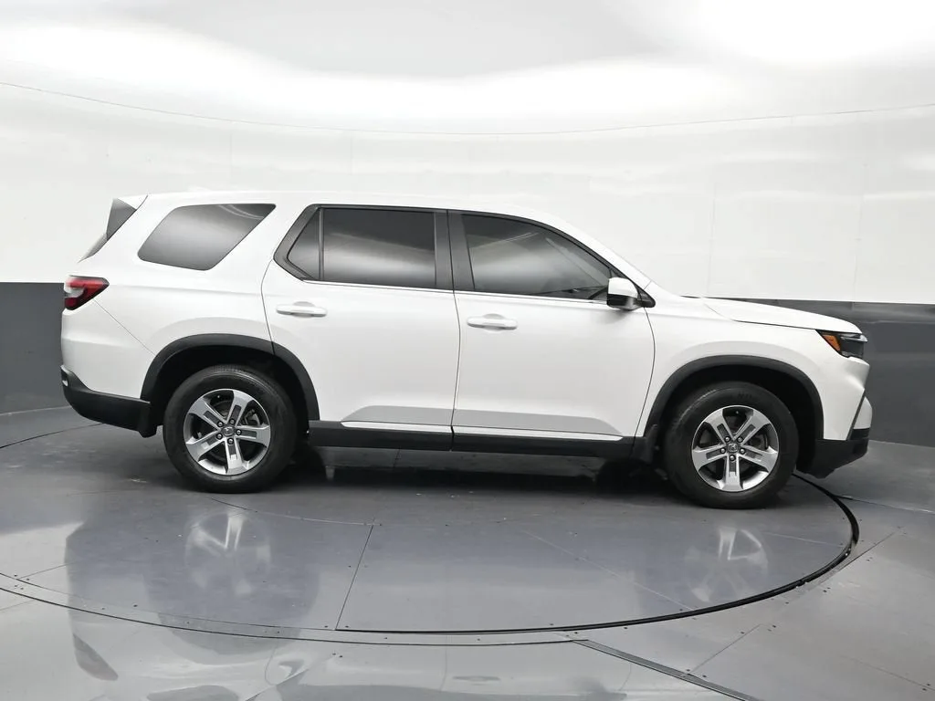 2023 Honda Pilot 2WD EX-L 8 Passenger photo 6