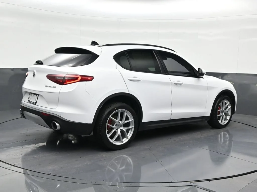 2019 Alfa Romeo Stelvio Ti Sport AWD photo 5