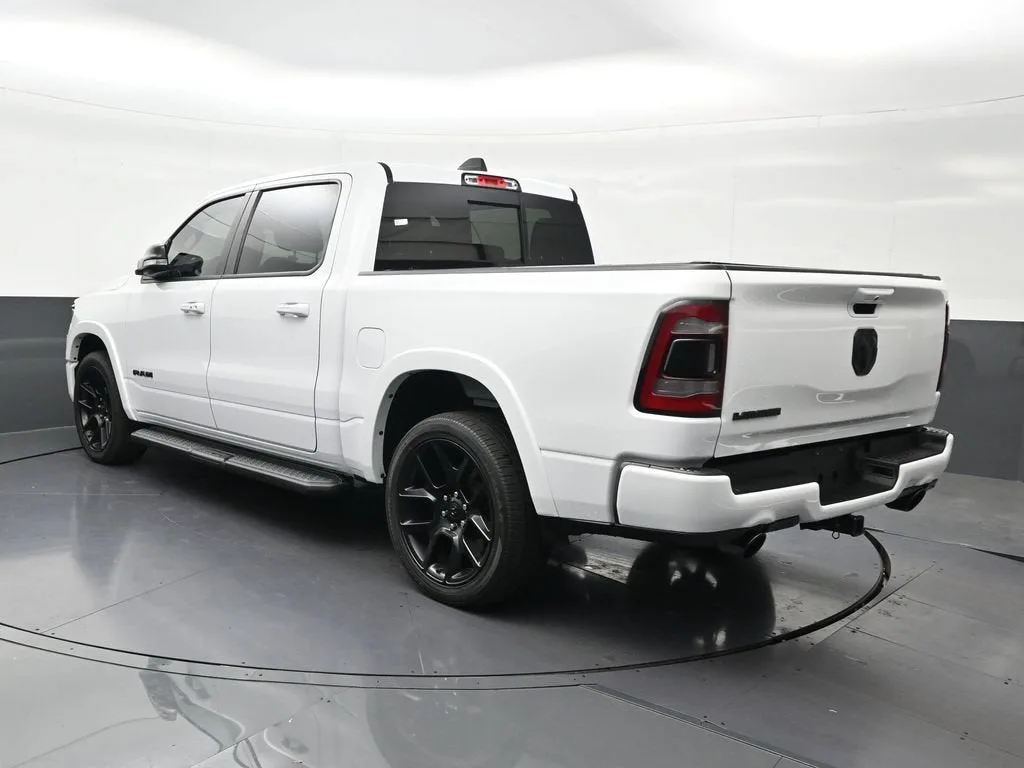 2022 RAM 1500 Laramie Crew Cab 4x2 5'7" Box photo 3