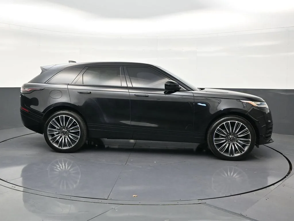 2022 Land Rover Range Rover Velar R-Dynamic S photo 6