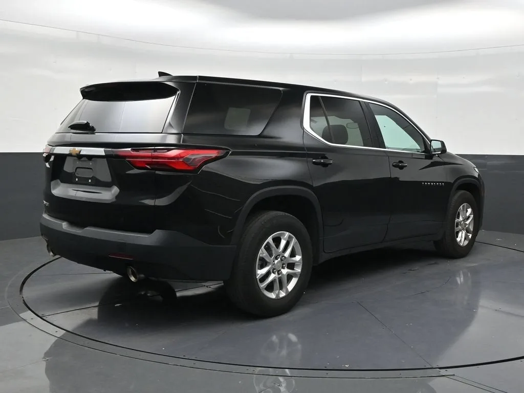 2023 Chevrolet Traverse LS photo 5