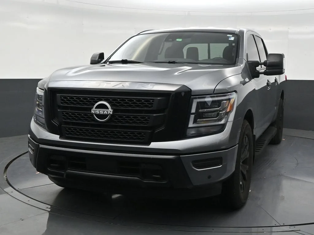 2023 Nissan TITAN Crew Cab SV 4x4 photo 8