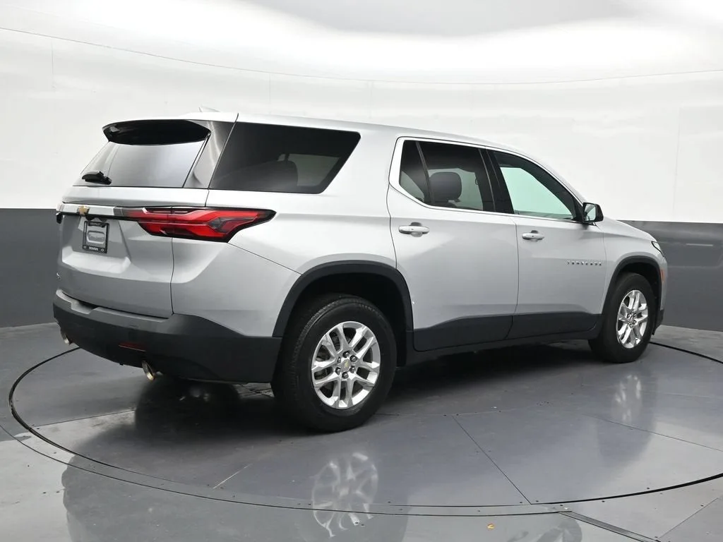 2022 Chevrolet Traverse LS photo 5