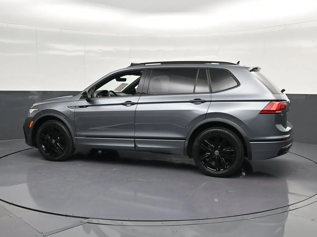 2022 Volkswagen Tiguan 2.0T SE R-Line Black photo 8