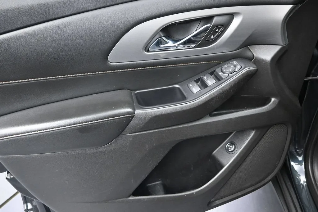 2021 Chevrolet Traverse LT Cloth photo 11