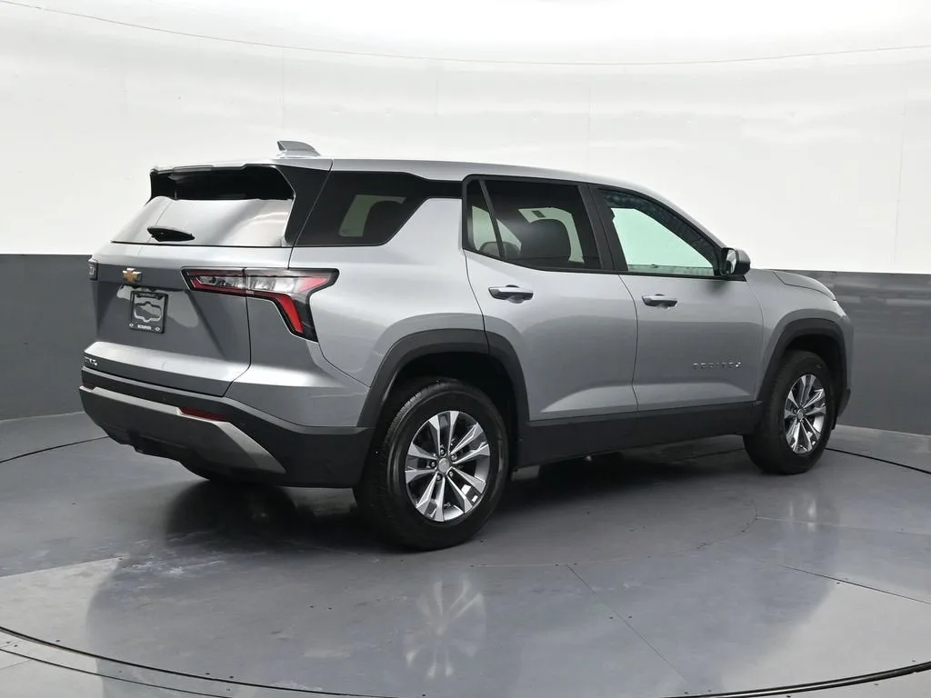 2025 Chevrolet Equinox LT photo 5