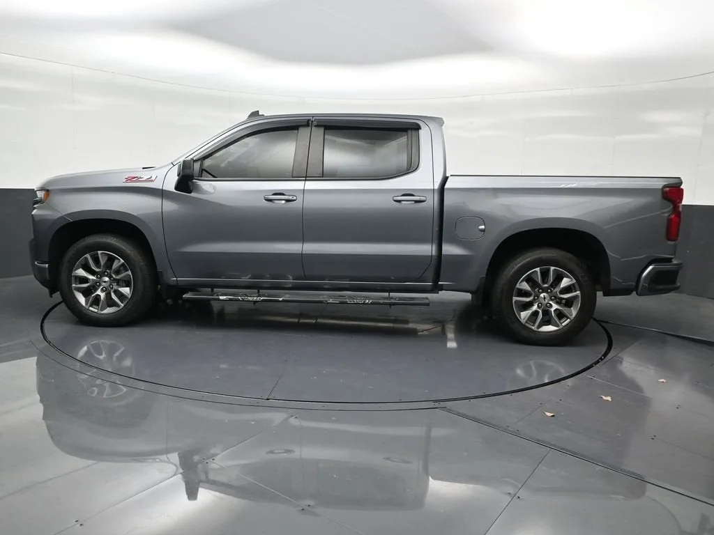 2022 Chevrolet Silverado 1500 LTD RST photo 2