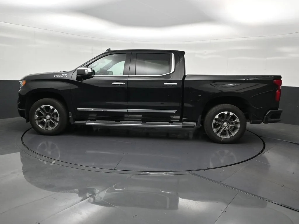 2024 Chevrolet Silverado 1500 High Country photo 2