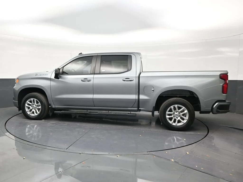 2023 Chevrolet Silverado 1500 RST photo 2