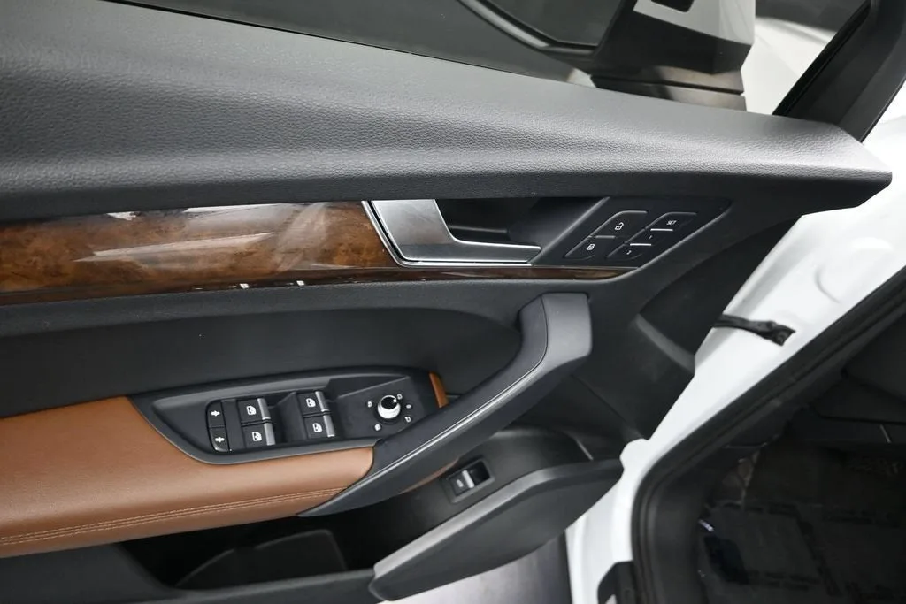 2020 Audi Q5 Premium Plus 45 TFSI quattro S tronic photo 11
