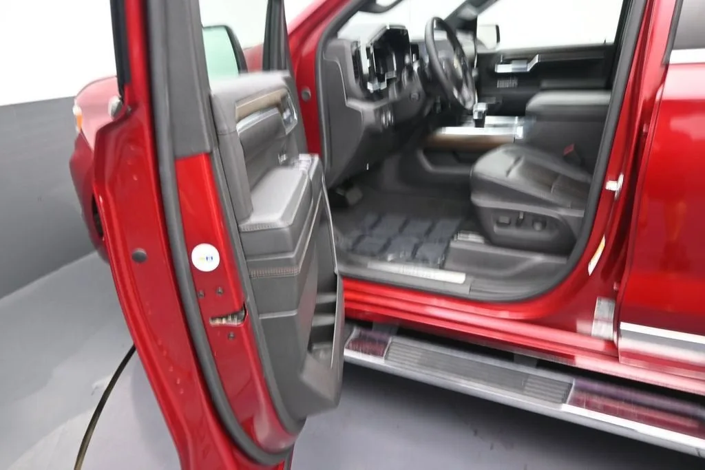 2024 Chevrolet Silverado 1500 High Country photo 11