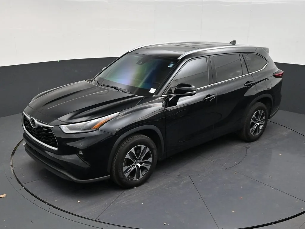 2021 Toyota Highlander XLE photo 12