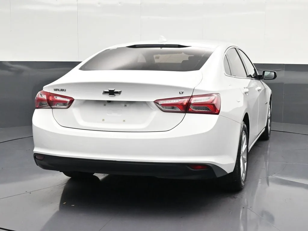 2020 Chevrolet Malibu LT photo 2