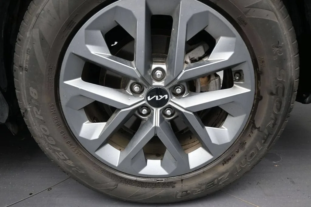 2024 Kia Telluride LX photo 10