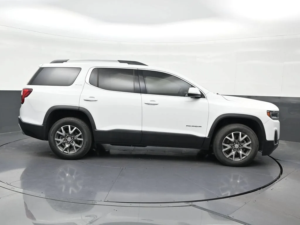 2022 GMC Acadia SLE photo 7