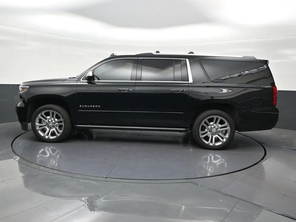 2020 Chevrolet Suburban Premier photo 2