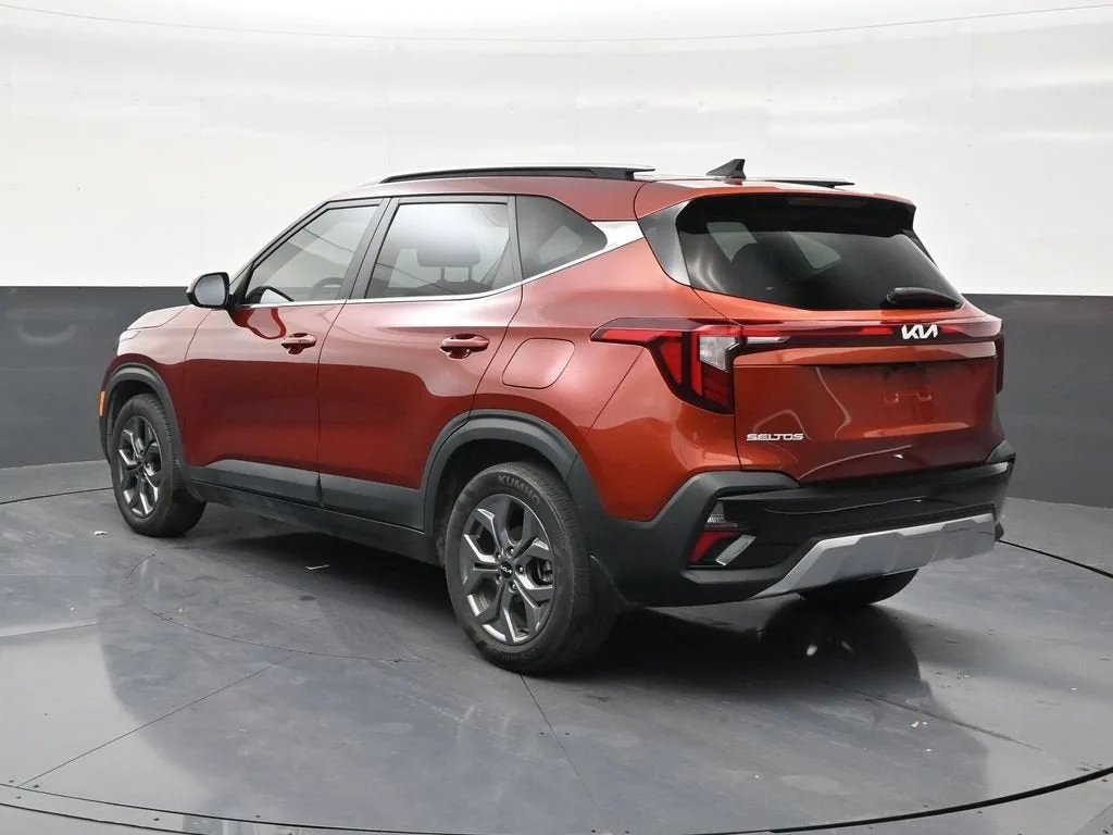 2024 Kia Seltos S photo 3
